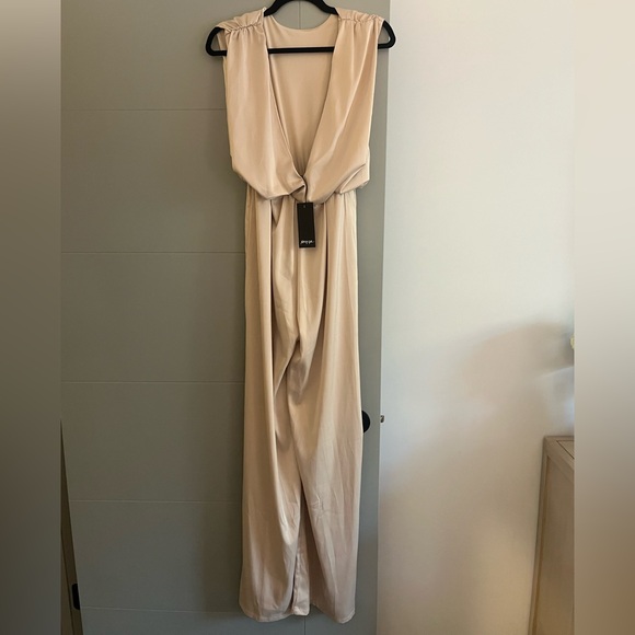 NWT. NastyGal • V Back Wide Leg Jumpsuit - Picture 2 of 5